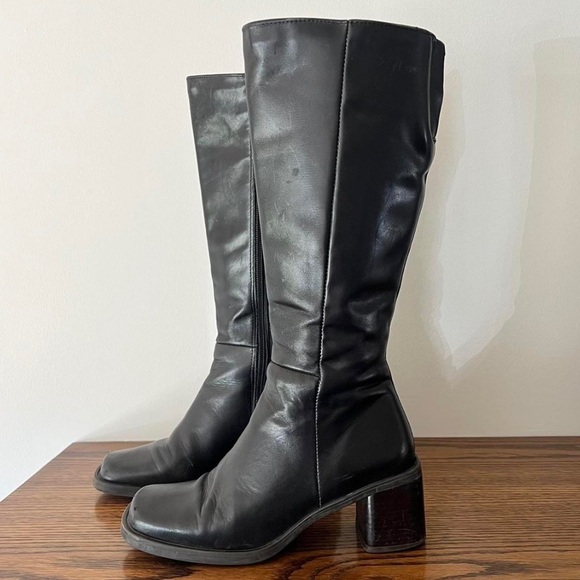 leather heeled boots - Picture 2 of 9